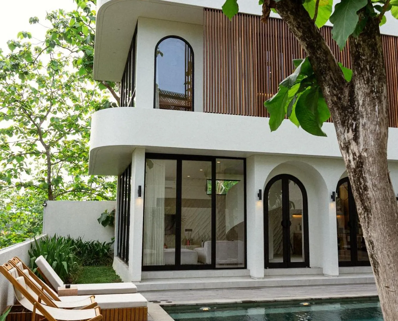 Lyvin Bingin Villas contacts