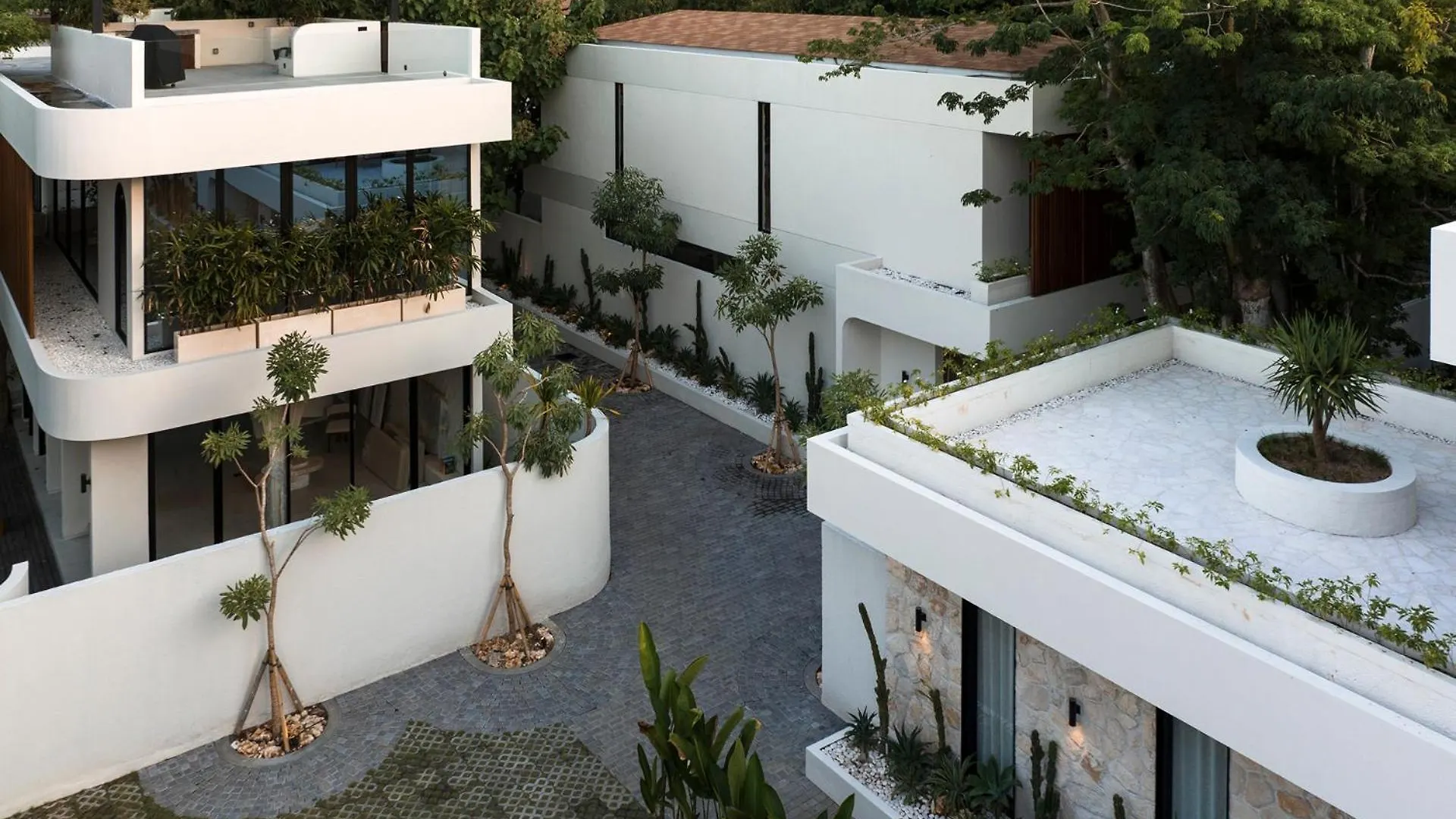 Lyvin Bingin Villas Uluwatu  Indonesia